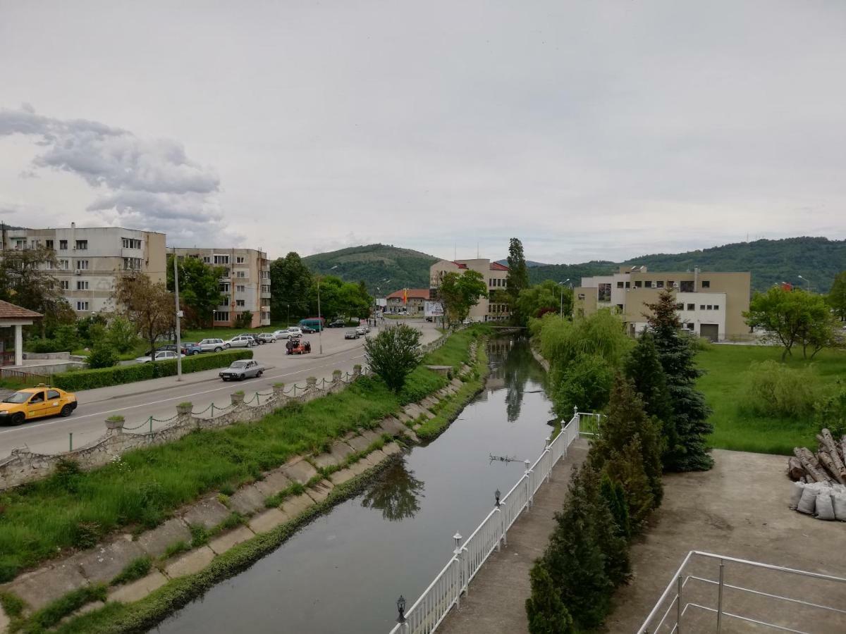 Complex Central Orsova Motel Exterior foto